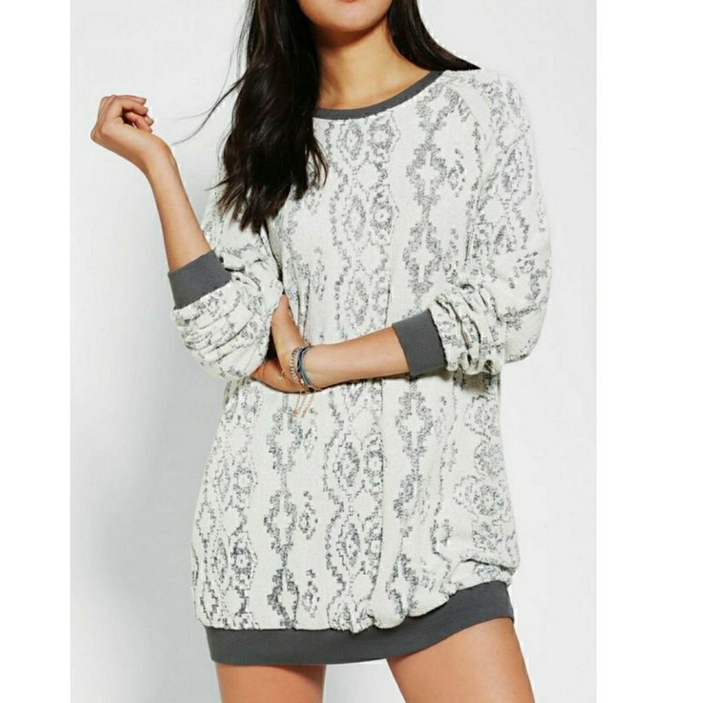 UrbanโOutfittersโย EcoteโMidnightโEclipseโSweatshirtโTopโSmallโgrey
